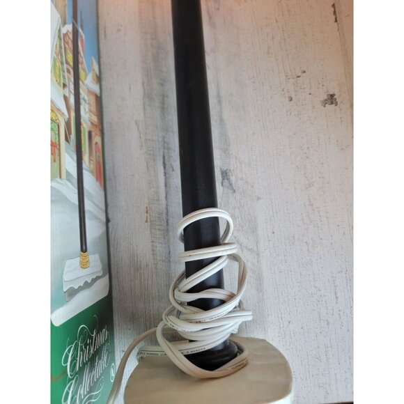 Santa's Best Victorian telescoping lamp post xmas Decor home - Picture 2 of 9